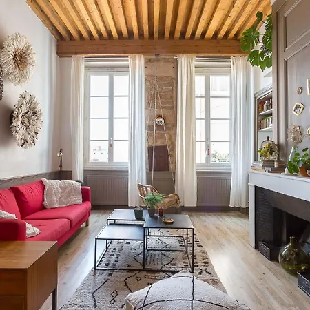 Charming *quartier Des Pentes* Apartment *