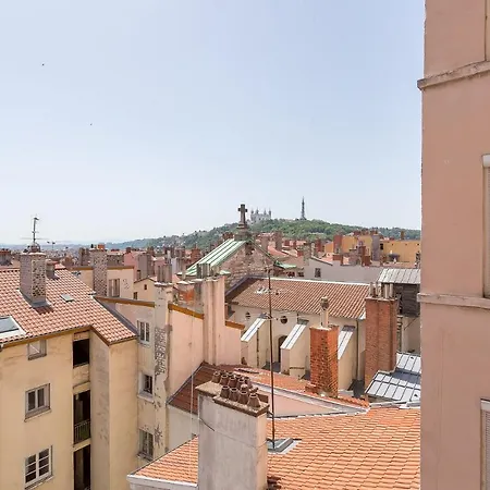 Charming *quartier Des Pentes* Apartment
